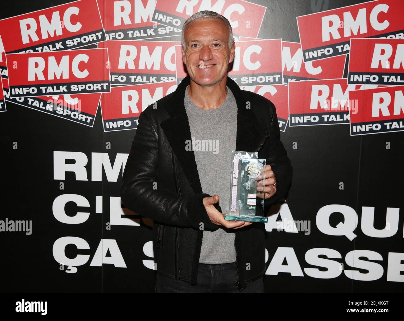 Exclusive - French national soccer team coach Didier Deschamps receives the trophy 'Manager of the Year 2016' at RMC headquarters in Paris, France on december 5, 2016. Photo by Jerome Domine/ABACAPRESS.COM Stockfoto