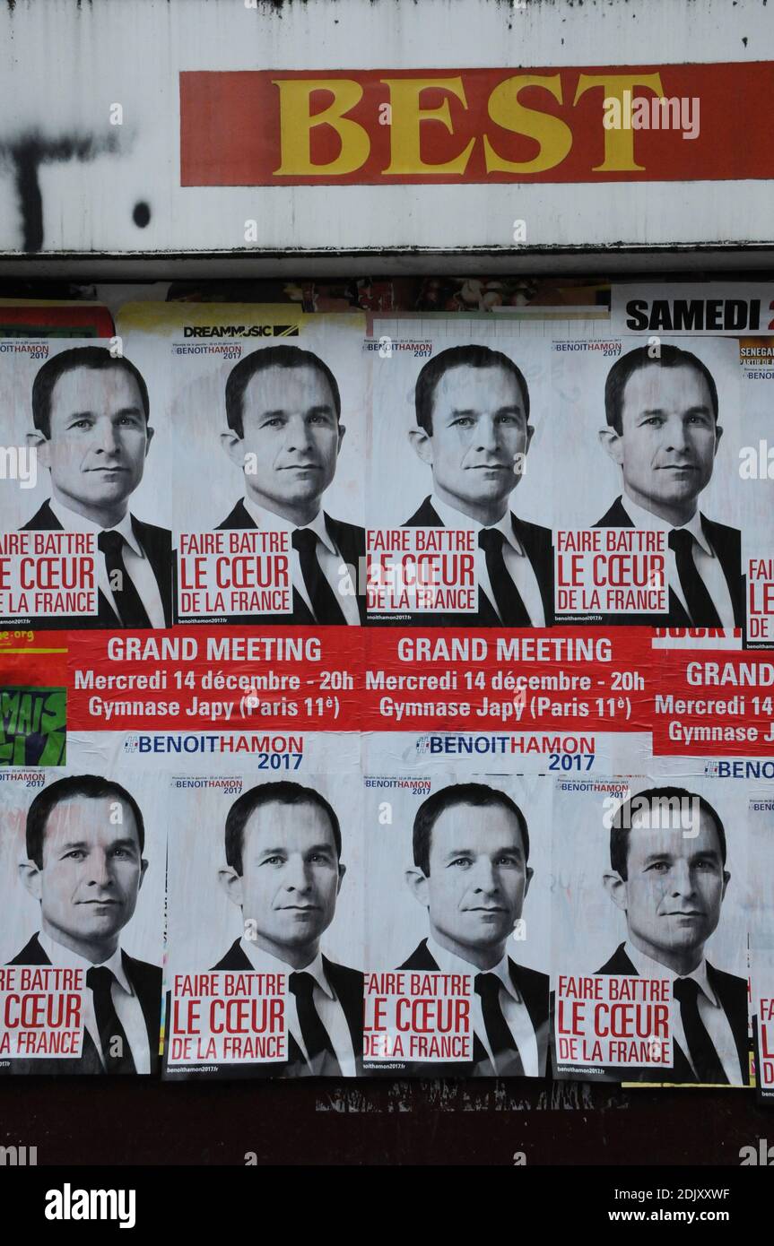 Wahlplakate mit Kandidaten für die linken Vorwahlen vor der Präsidentschaftswahl 2017, Benoit Hamon, sind in Paris, Frankreich, am 12. Dezember 2016 zu sehen. Foto von Alain Apaydin/ABACAPRESS.COM Stockfoto