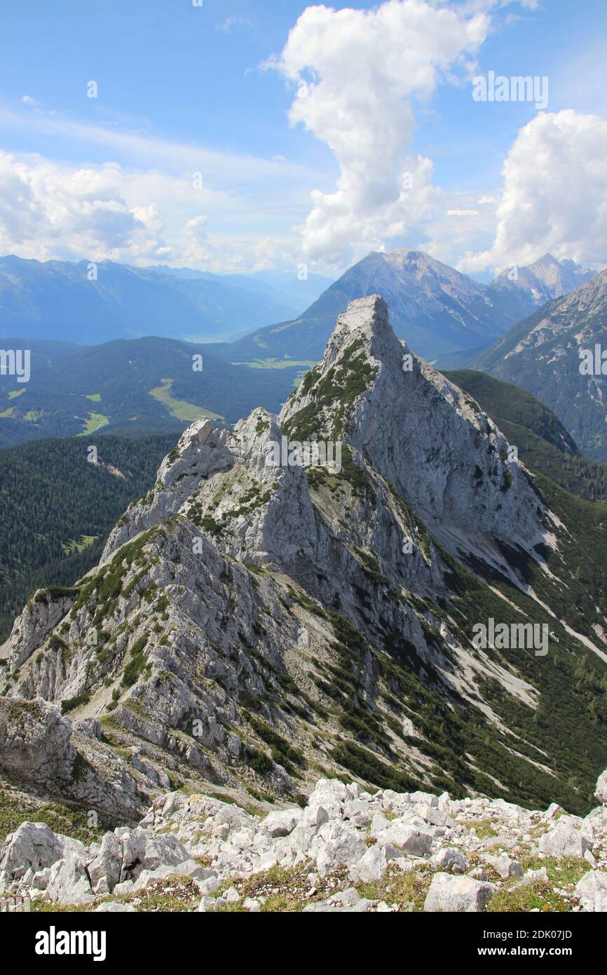 Arnspitz Überlauf, Arnspitze in den nördlichen Kalkalpen zwischen Wetterstein und Karwendel, Leutasch, Scharnitz Stockfoto