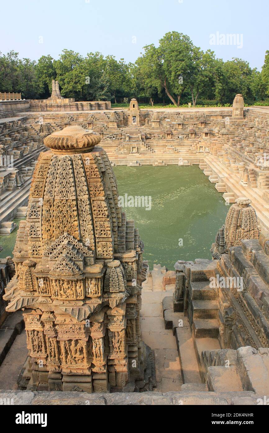 Kunda, ein Tank oder Reservoir (auch bekannt als Ramakunda oder Suryakunda) am Sonnentempel, Modhera, Gujarat Stockfoto