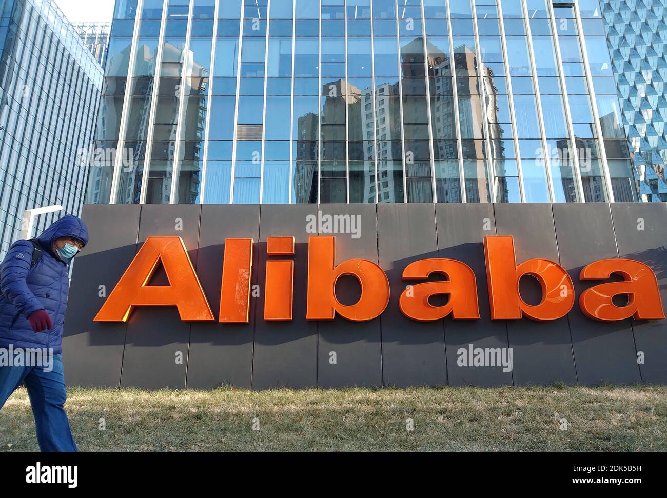 Peking, China. Dezember 2020. Alibaba wurde am 15. Dezember 2020 wegen Verstoßes gegen das Kartellrecht in Peking, China, mit einer halben Million Geldstrafe belegt.(Foto: TPG/cnsphotos) Quelle: TopPhoto/Alamy Live News Stockfoto