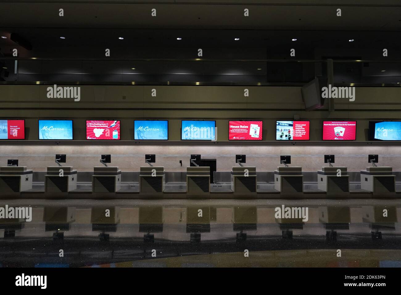 Leere Ticketschalter am McCarran International Airport (LAS) inmitten der globalen Coronavirus COVID-19 Pandemie, Sonntag, 13. Dezember 2020, in Las Vegas. Foto über Newscom Stockfoto
