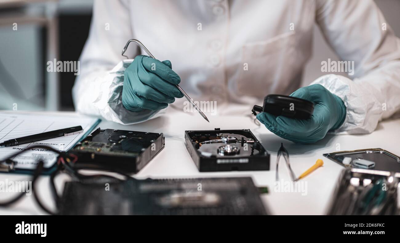 Experte Der Forensik Stockfotos Und Bilder Kaufen Alamy