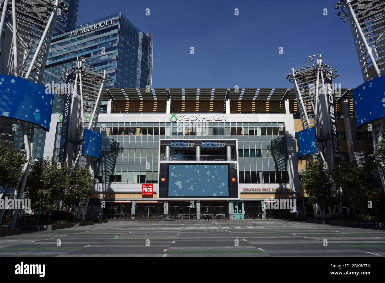 Ein allgemeiner Blick auf die Xbox Plaza bei LA Live, Montag, 14. Dezember 2020, in Los Angeles. Stockfoto