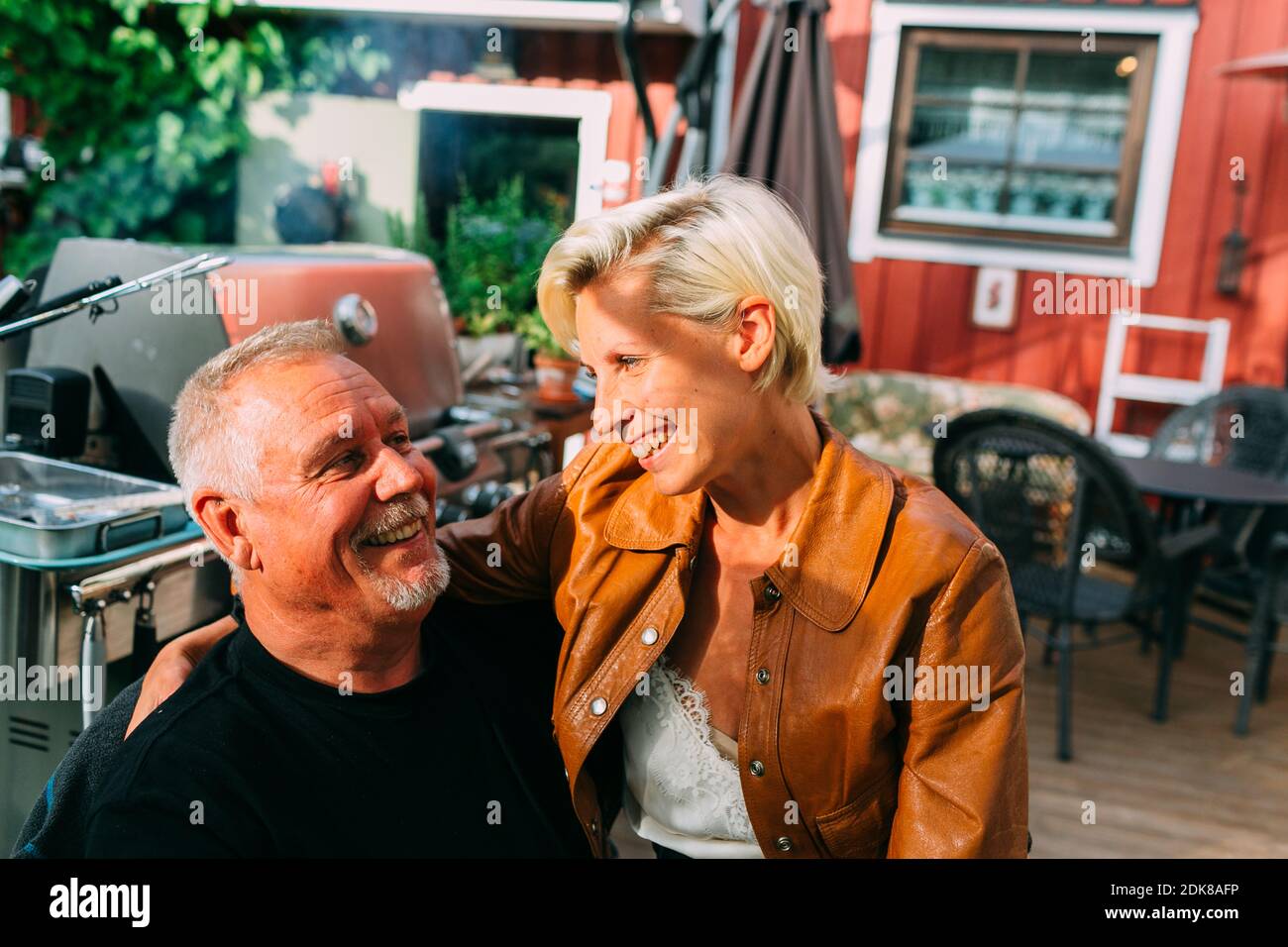 Älterer Mann mit erwachsener Tochter Stockfoto