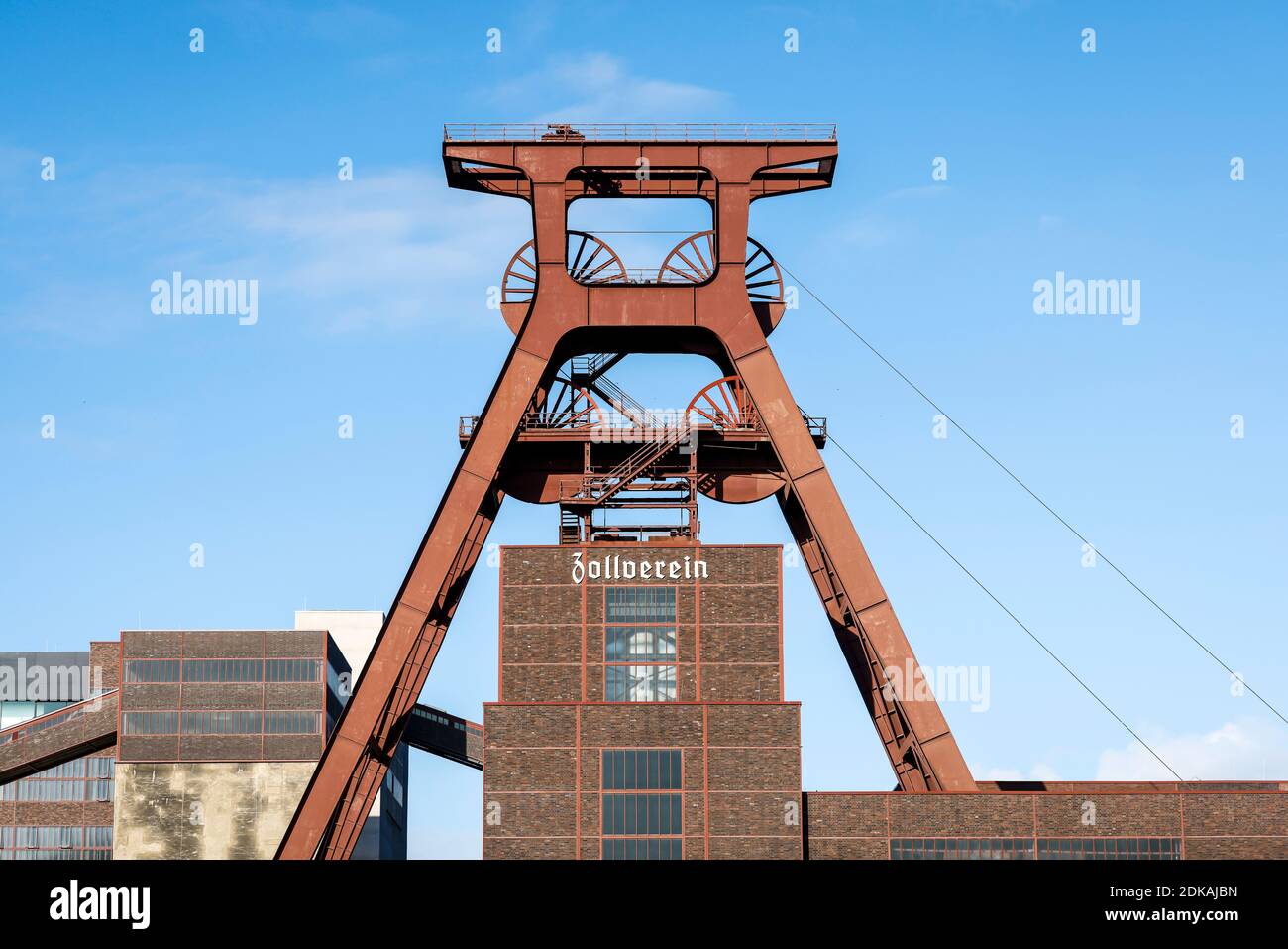 Essen, Ruhrgebiet, Nordrhein-Westfalen, Deutschland - Zeche Zollverein, UNESCO Weltkulturerbe Zollverein, Förderturm. Stockfoto