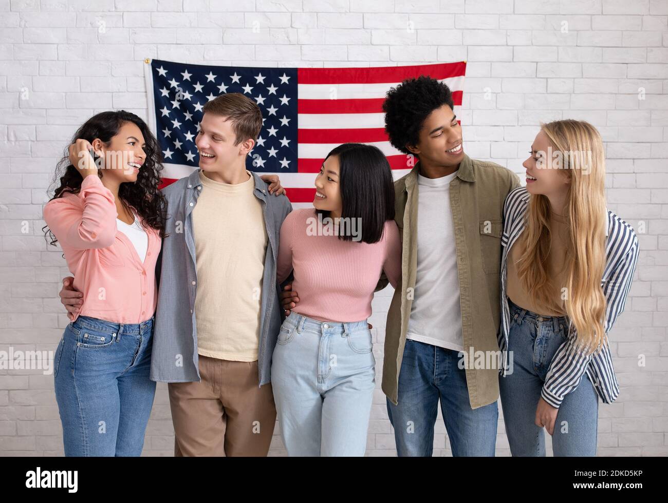 Bekanntschaft und erster Tag in Sprachkursen oder Studentenaustausch Stockfoto