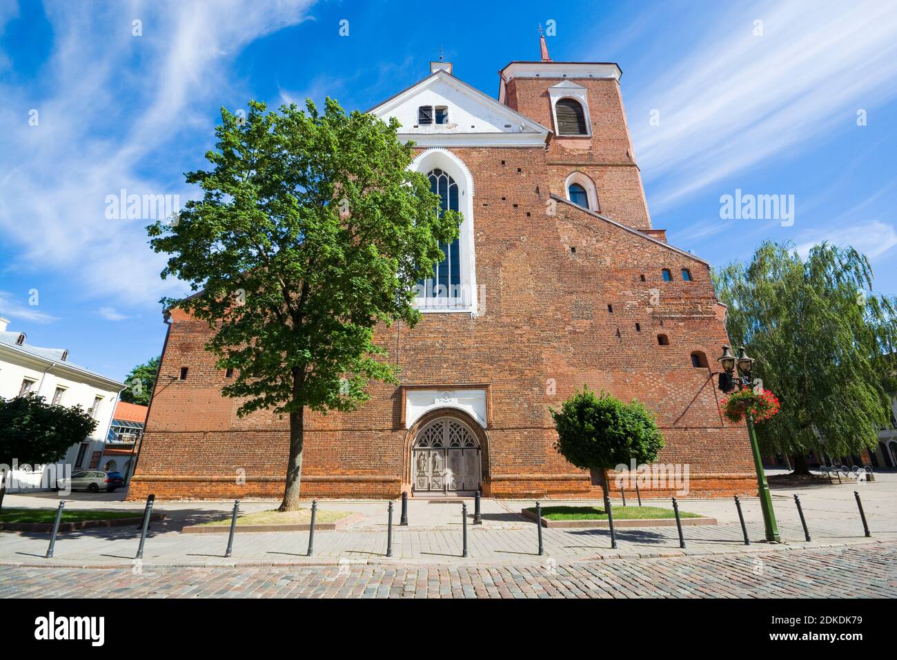 Kathedrale im gotischen Stil, die den Aposteln St. Peter und St. Paul, Kaunas, Litauen, gewidmet ist Stockfoto