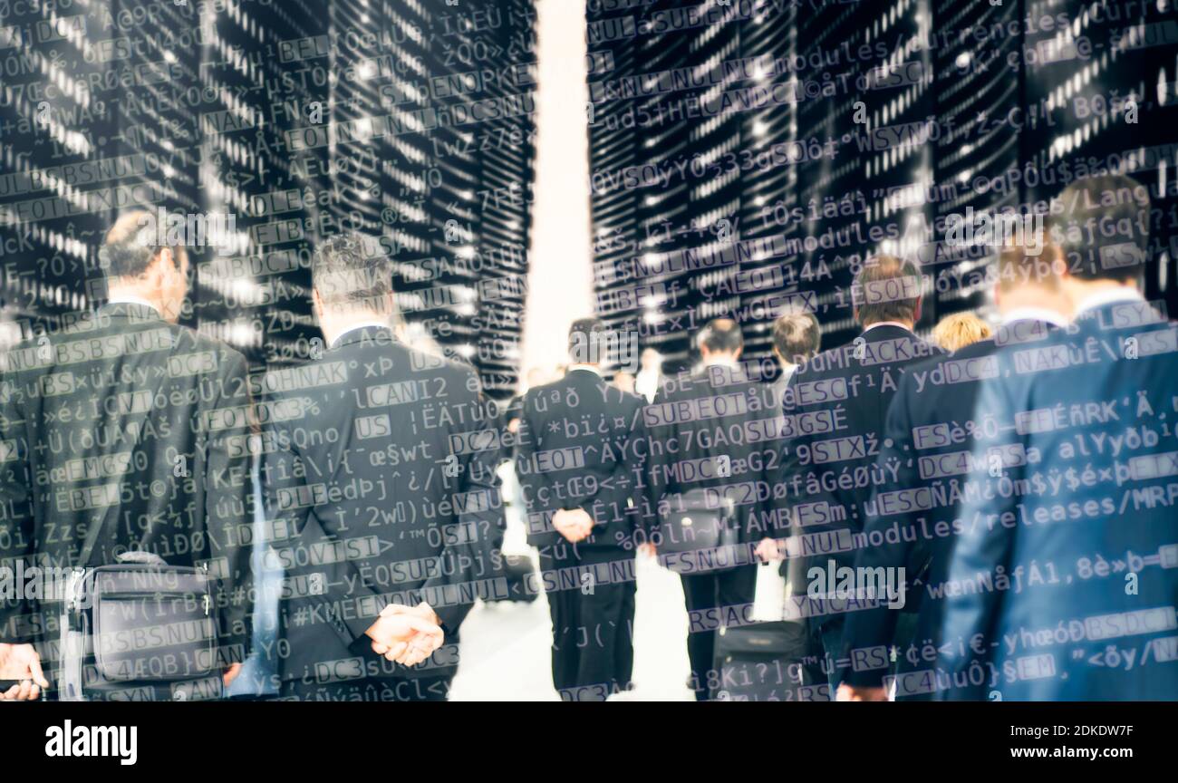 Geschäftsleute mit Programmcode und abstraktem Geschäftshintergrund Stockfoto