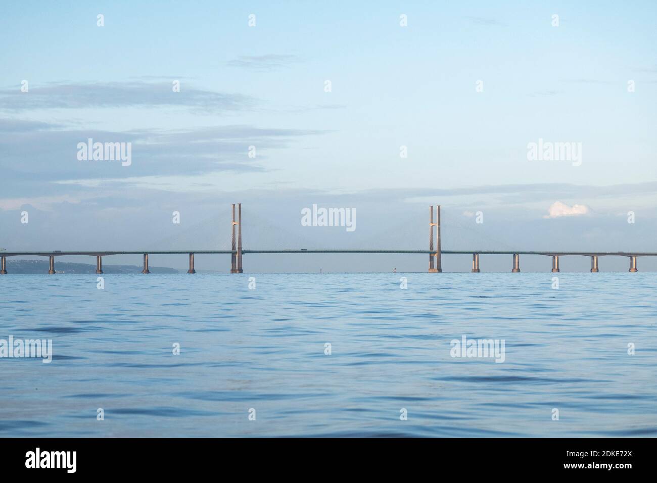 Die zweite Severn Crossing - offiziell in Prince of Wales Bridge umbenannt - ist die M4 Autobahnbrücke über den Fluss Severn zwischen England und Wales. Stockfoto