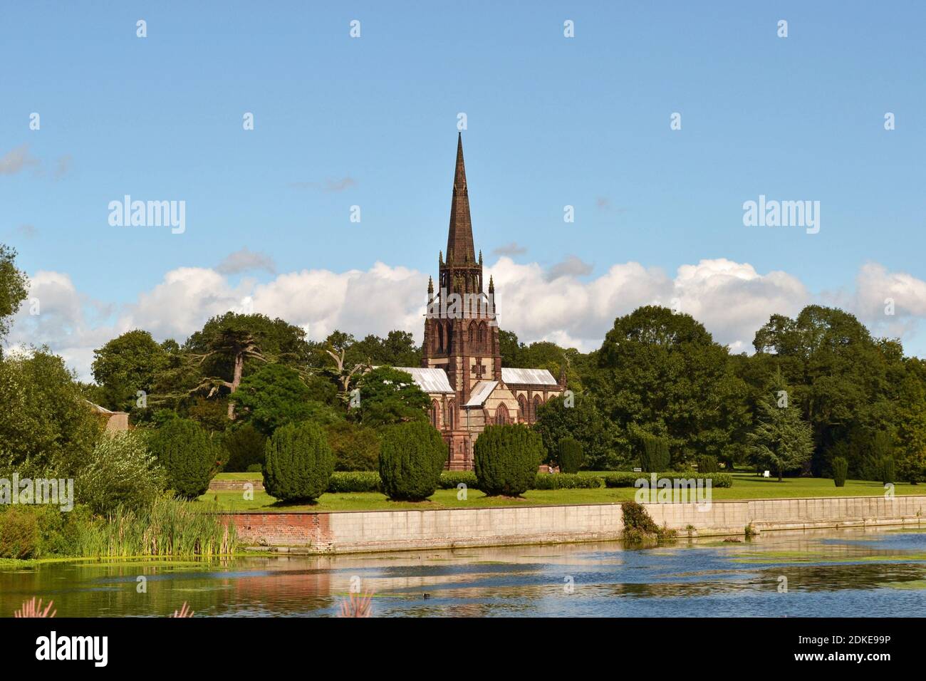 The Chapel of St Mary the Virgin, eine denkmalgeschützte viktorianische neugotische Kirche im Clumber Park, Worksop, Nottinghamshire, Großbritannien Stockfoto