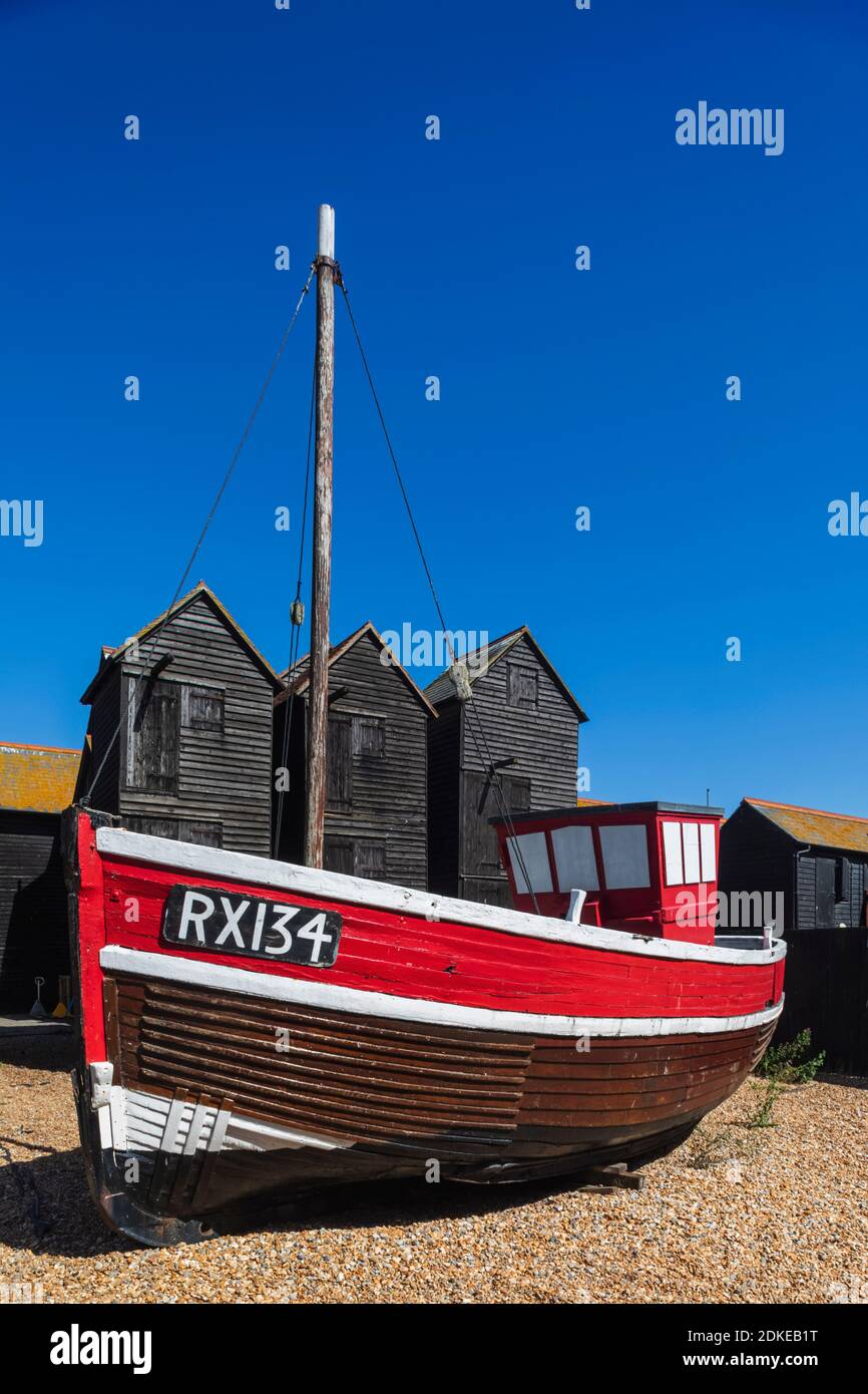 England, East Sussex, Hastings, Altstadt, Rock-a-nore, Fishermen's Huts und Historic Klinker Fishing Boat Stockfoto
