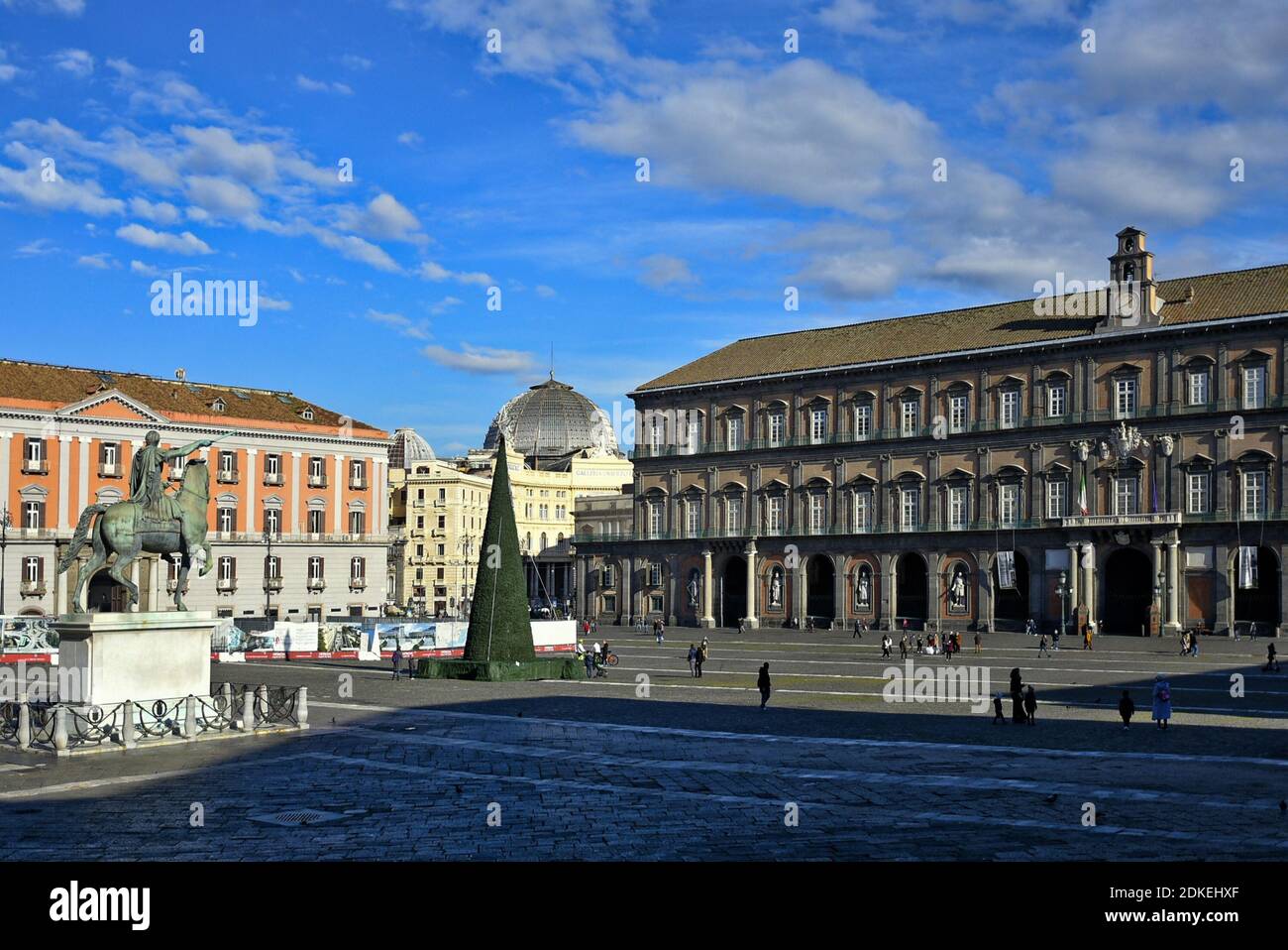 Historische Gebäude in der Altstadt von Neapel. Stockfoto