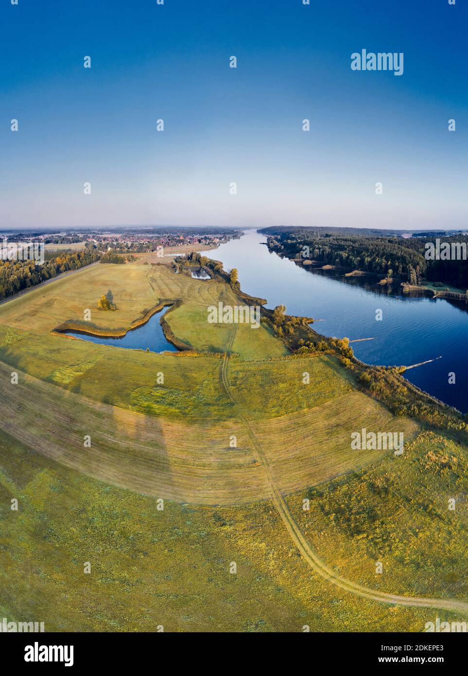 Deutschland, Norddeutschland, Niedersachsen, Uferlandschaft, Elbtal, Elbe, Ufer bei Hohnstorf, Luftbild, Aue mit Teich, Uferverlauf, Blickrichtung stromabwärts, Fernsicht, Horizont, Stockfoto