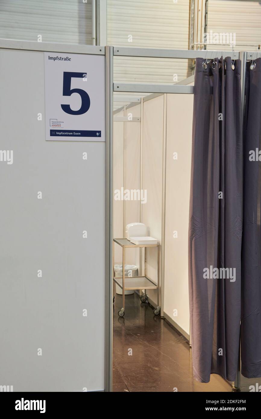 Covid19 Impfzentrum der Stadt Essen in einer Messehalle eingerichtet mit Beteiligung verschiedene Hilfsorganisationen Stockfoto