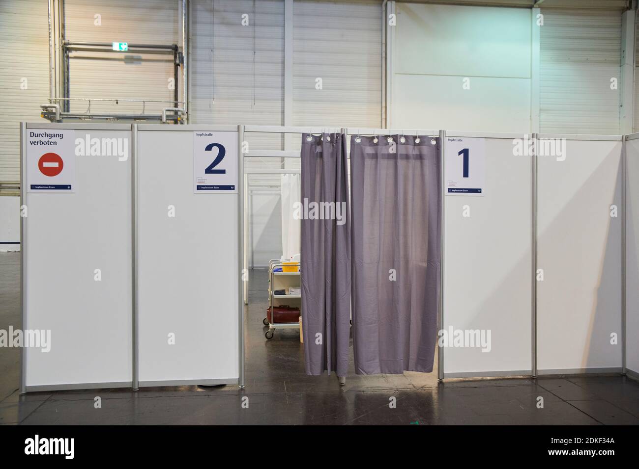 Covid19 Impfzentrum der Stadt Essen in einer Messehalle eingerichtet mit Beteiligung verschiedene Hilfsorganisationen Stockfoto