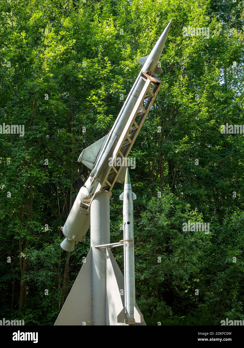 Pereslavl-Zalessky, Russland - 25. Juli 2018: 9M33, Osa-M sowjetische Marinewaffe - hoch mobile, niedrig gelegene, kurzreichige taktische Boden-Luft-Rakete. S Stockfoto