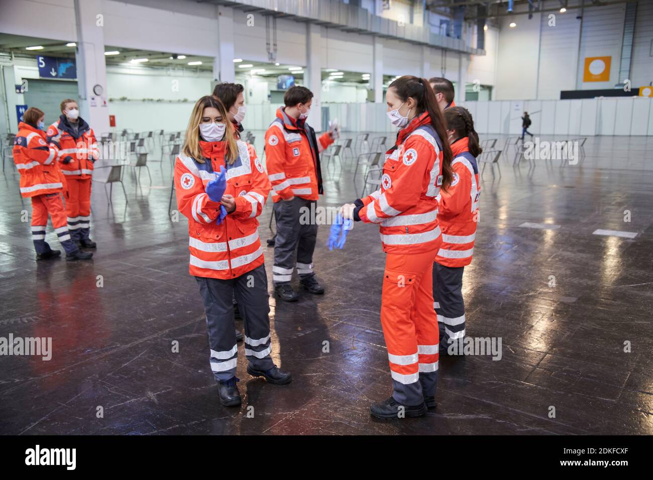 Covid19 Impfzentrum der Stadt Essen in einer Messehalle eingerichtet mit Beteiligung verschiedene Hilfsorganisationen Stockfoto