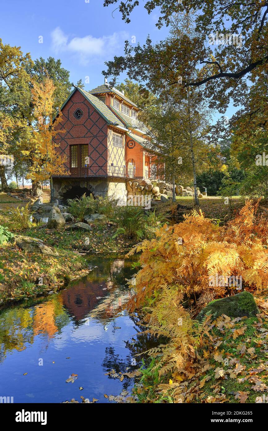 Chinesisches Teehaus im englisch-chinesischen Garten von Schloss Oranienbaum, Sachsen-Anhalt, Deutschland Stockfoto