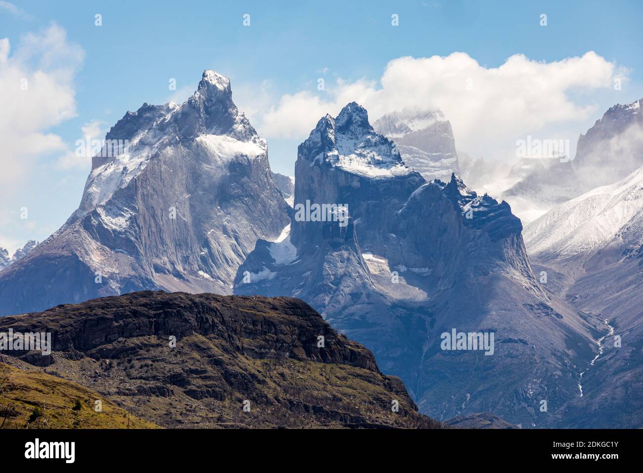 Schneebedeckte Berge im Torres del Paine Nationalpark, Patagonien, Chile, Südamerika Stockfoto