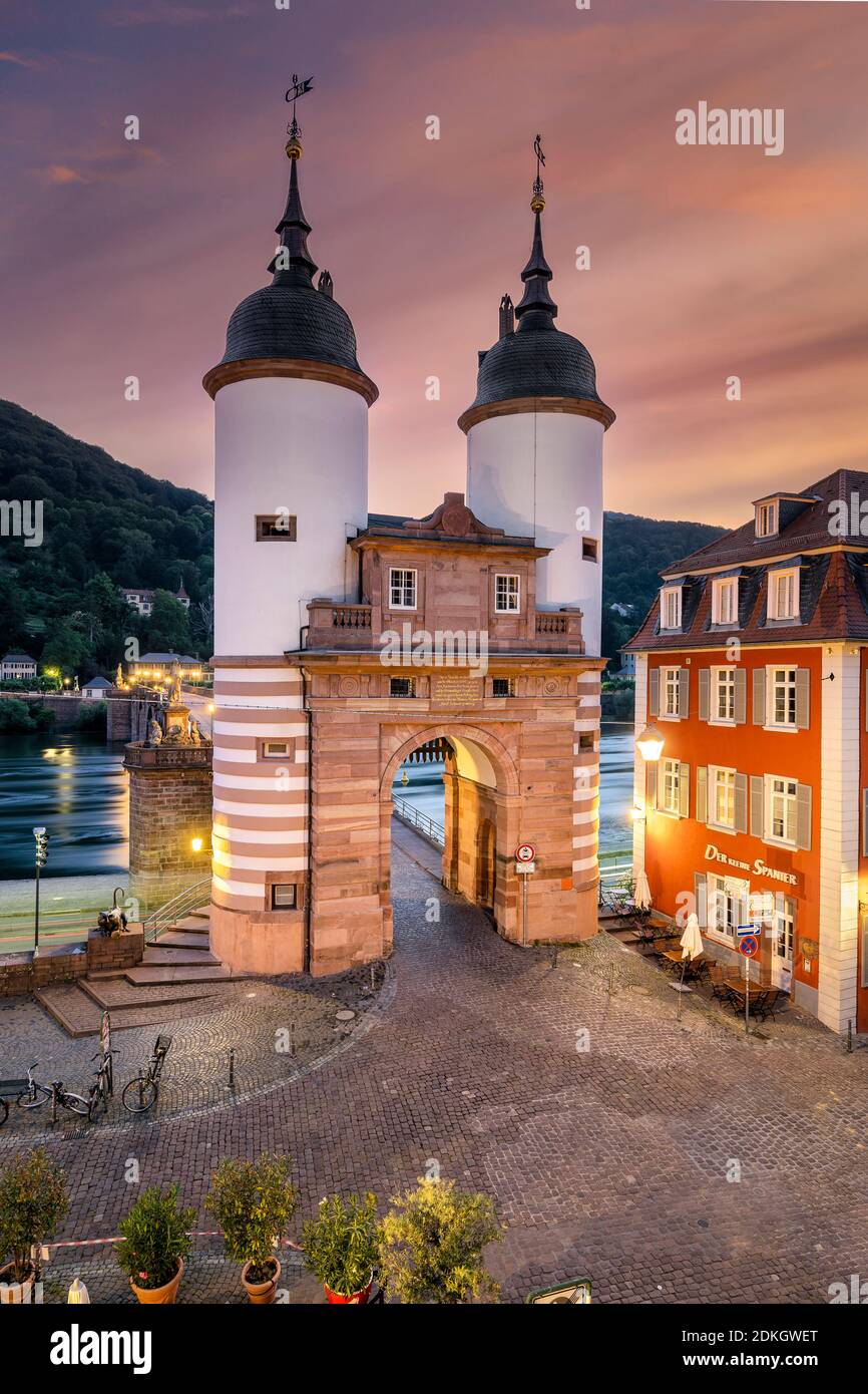 Tor zur alten Brücke in Heidelberg Stockfoto