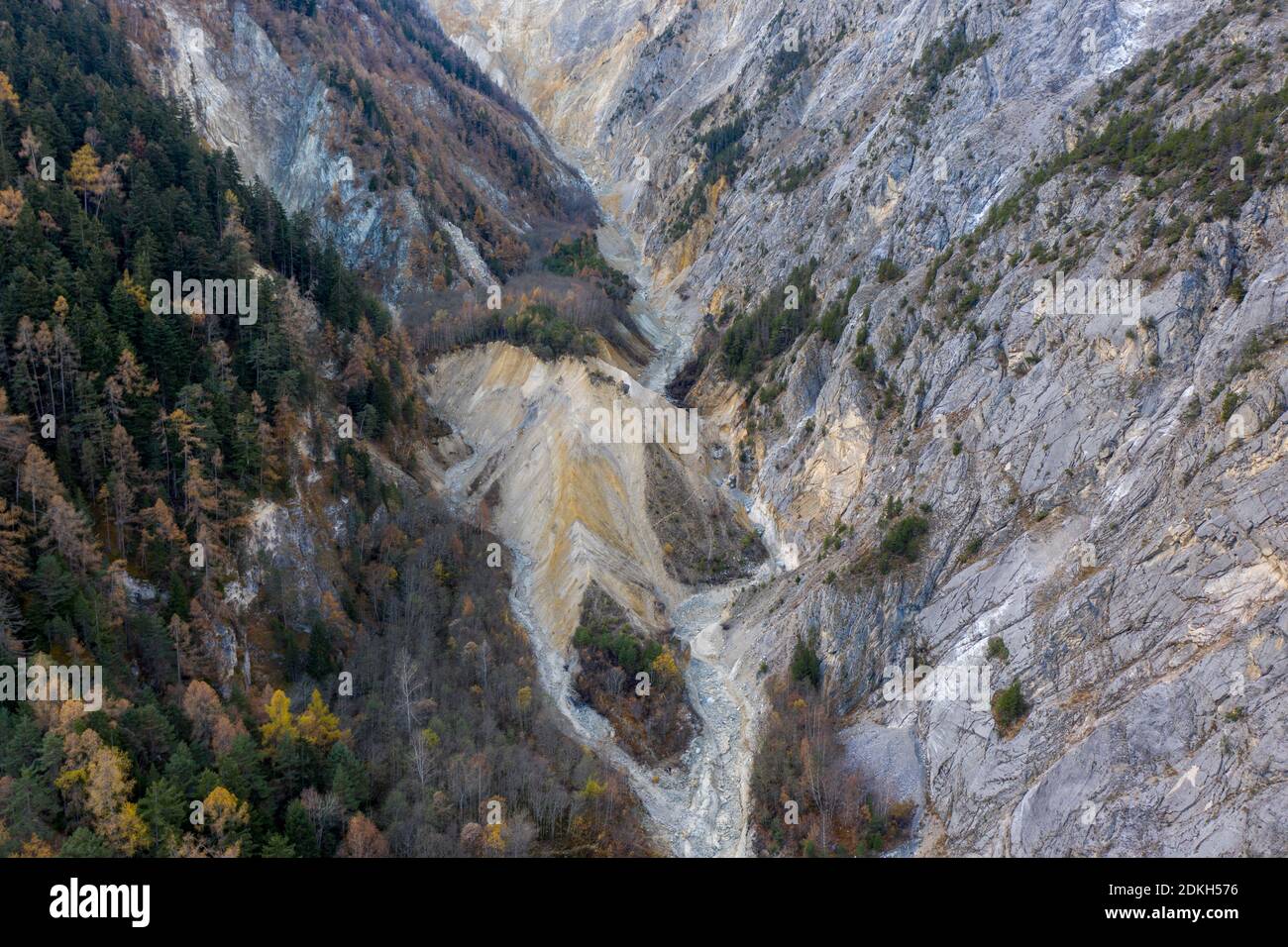 Schmales Tal, einsame Wildnis Stockfoto