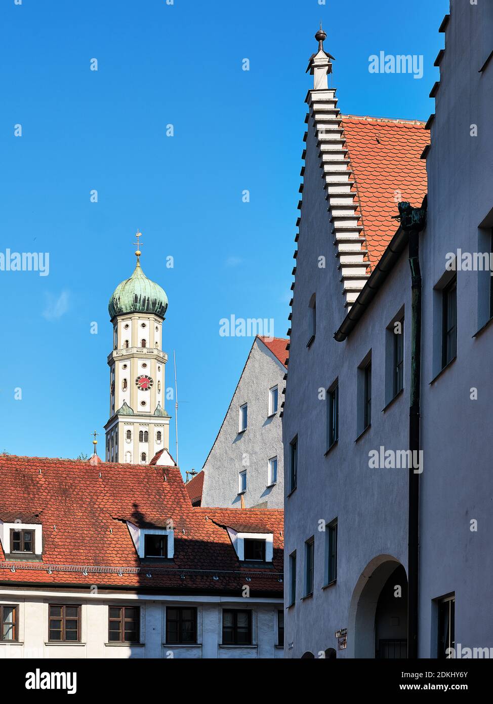 Basilika, katholische Kirche, evangelische Kirche, Straße, Platz, Haus, Altstadt, Denkmal, Sehenswürdigkeit, historisches Gebäude, geschütztes Denkmal, Kultstätte, historische Sehenswürdigkeit, historische Altstadt, Altstadt Stockfoto