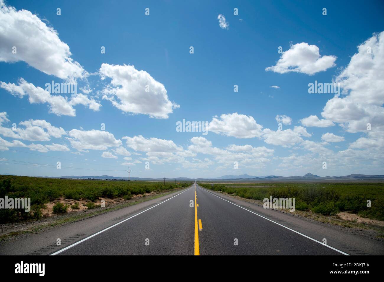 Leere Landstraße, Süd-New Mexico, USA Stockfoto