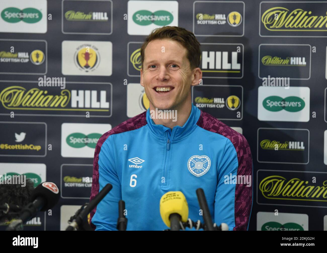 Oriam Sports Centre Riccarton, Edinburgh. Schottland UK.15. Dez 20 Hearts Christophe Berra Pressekonferenz zum schottischen Pokalfinale am Sonntag gegen Celtic Credit: eric mccowat/Alamy Live News Stockfoto