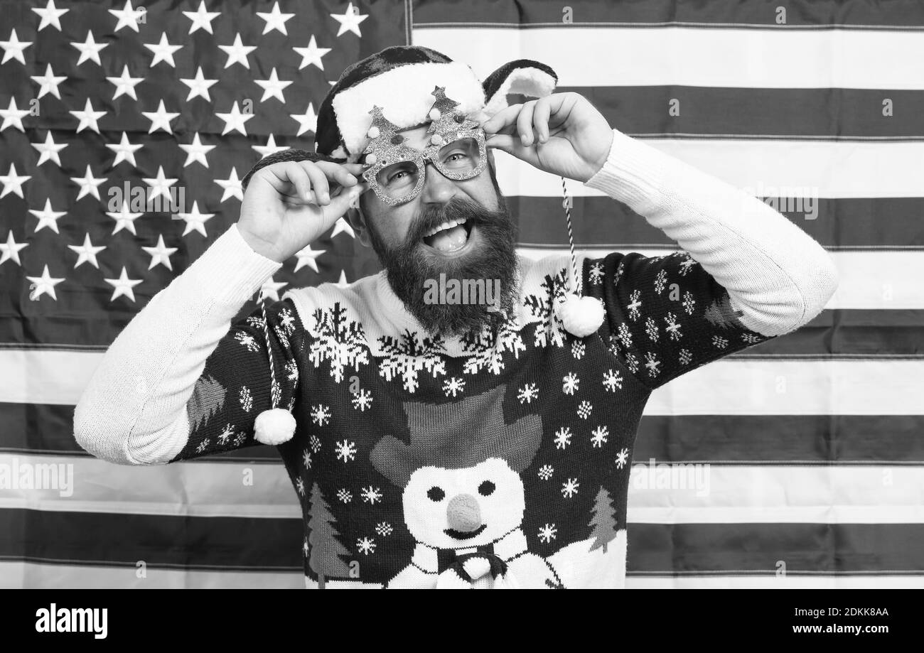 Die Freude an der kontinuierlichen Feier. Mann feiern Weihnachten und Neujahr Bärtigen. Happy Hipster in patriotische Stimmung. Amerikanische Feier. Urlaub Feier. Tag der Unabhängigkeit feiern. Juli 4. Stockfoto