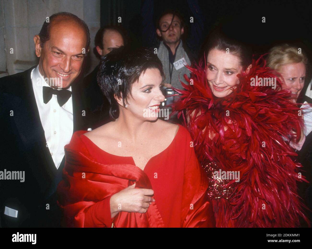 1981 DATEI PHOTONew York, NY Oscar De la Renta Liza Minelli Audrey Hepburn Foto von Adam ScullPHOTOlink /MediaPunch Stockfoto