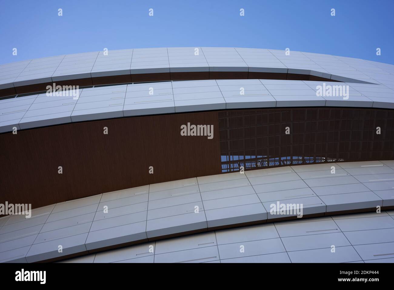 Architektonische Details des Chase Center, einer Indoor Arena im Mission Bay Viertel von San Francisco, Kalifornien. Stockfoto