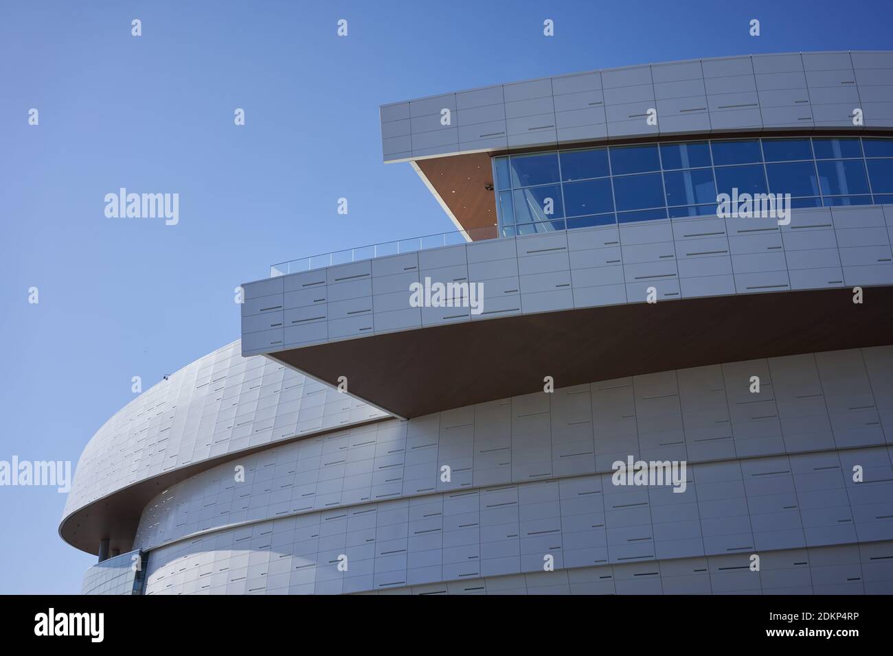 Architektonische Details des Chase Center, einer Indoor Arena im Mission Bay Viertel von San Francisco, Kalifornien. Stockfoto