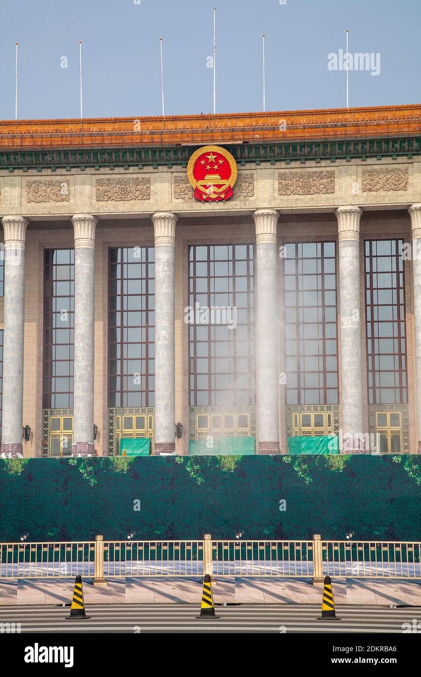 Kommunistisches Wappen auf der Spitze der Großen Halle der People Tiananmen Square oder Tian'anmen Square Stockfoto