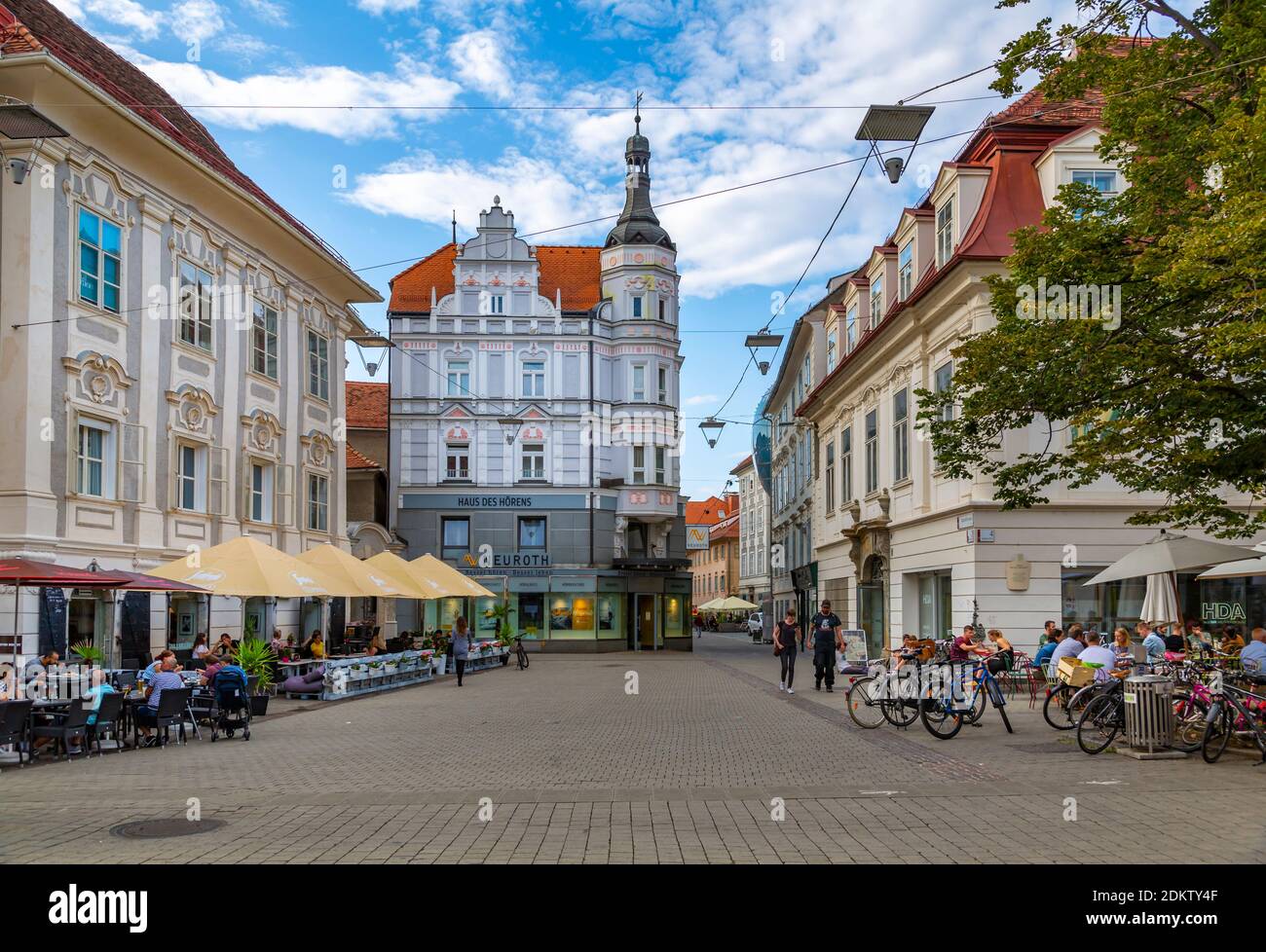 Blick auf die farbenfrohe Architektur an der Mariahilferstraße, Graz, Steiermark, Österreich, Europa Stockfoto