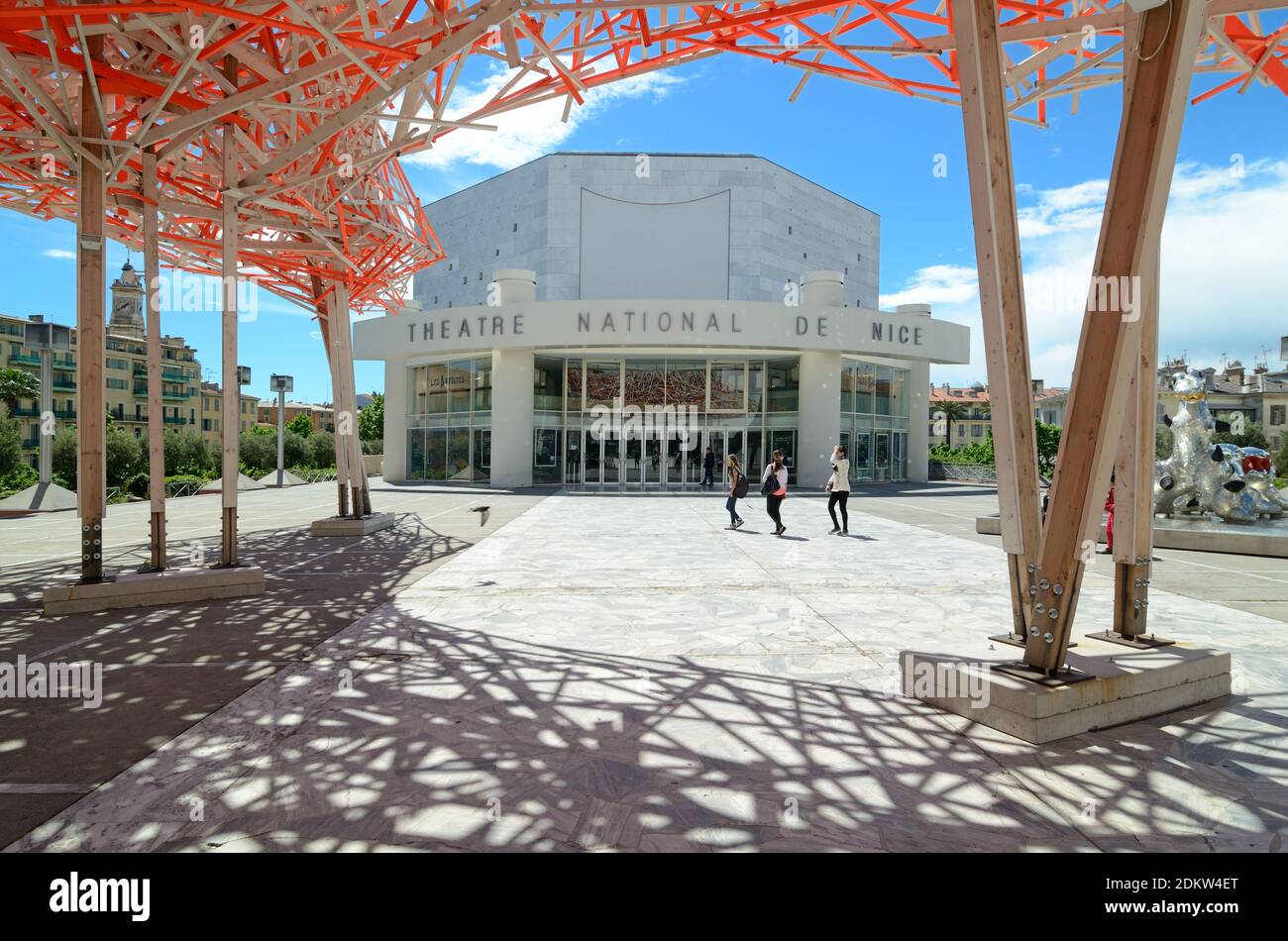 Das achteckige Nationaltheater von Nizza (1989) von Yves Bayard Vom MAMAC Museum of Modern Art an der Promenade des Kunst Nizza Alpes-Maritimes Frankreich Stockfoto