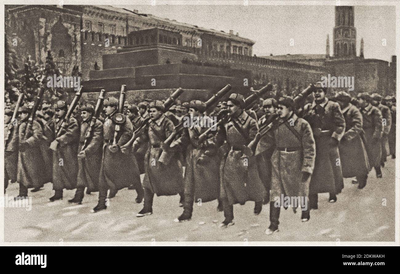 Schlacht von Moskau. 1941 Oktober Revolution Parade. Sowjetische Infanterie. Moskau, UdSSR. November 1941 Stockfoto