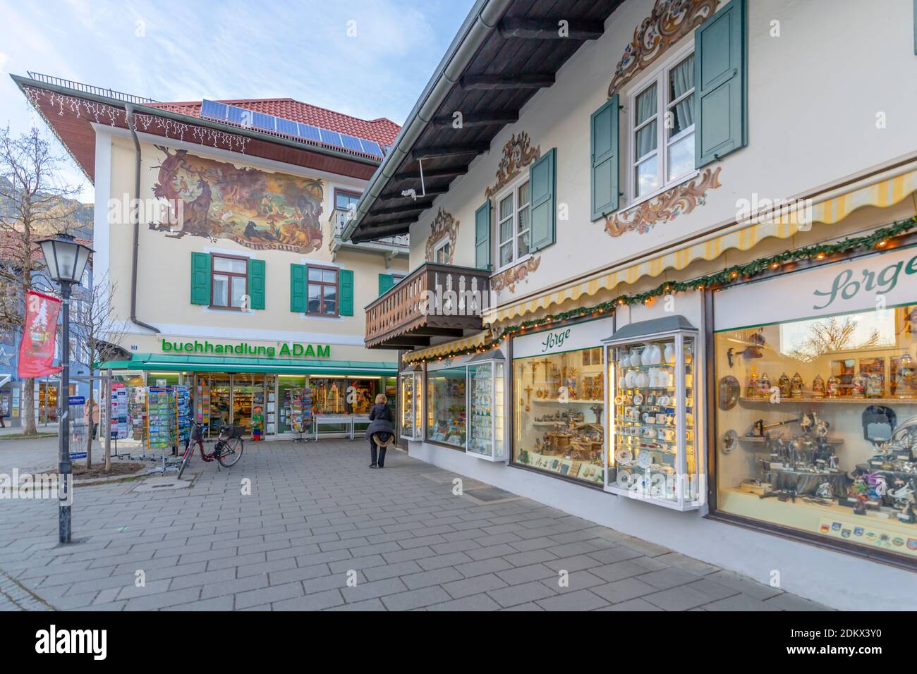 Stadtgeschäfte an Weihnachten, Garmisch-Partenkirchen, Bayern, Deutschland, Europa Stockfoto