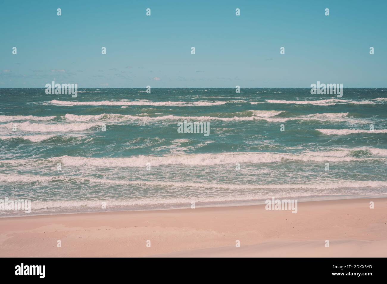 Landschaft Meer mit Wellen, stilisiert Stockfoto
