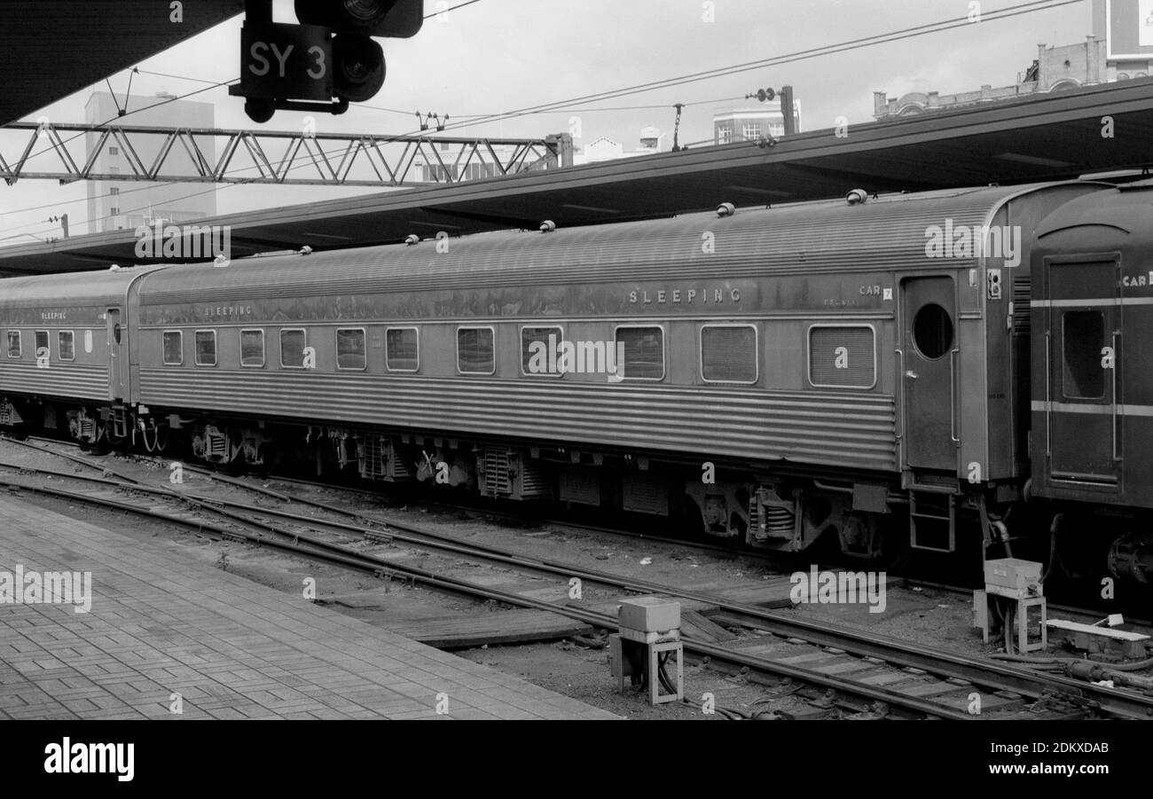 Schlafender Wagen im Zug am Sydney Central Station, New South Wales, Australien. 1987. Stockfoto