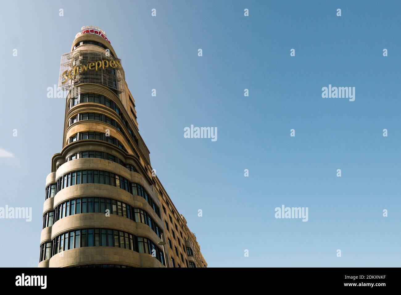Madrid Spanien: Aas Gebäude (Capitol) - eines der bekanntesten Gebäude an Madrids Gran Via. Hauptstraße mit Wolkenkratzern am Callao Square. Stockfoto