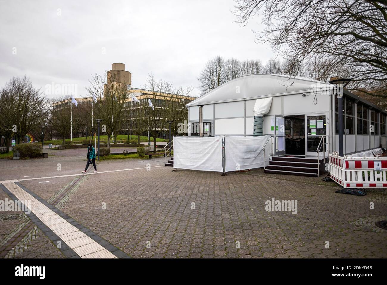 Zelte für Studierende auf dem Campus der TU Dortmund, da das Betreten des Gebäudes nicht gestattet ist Stockfoto