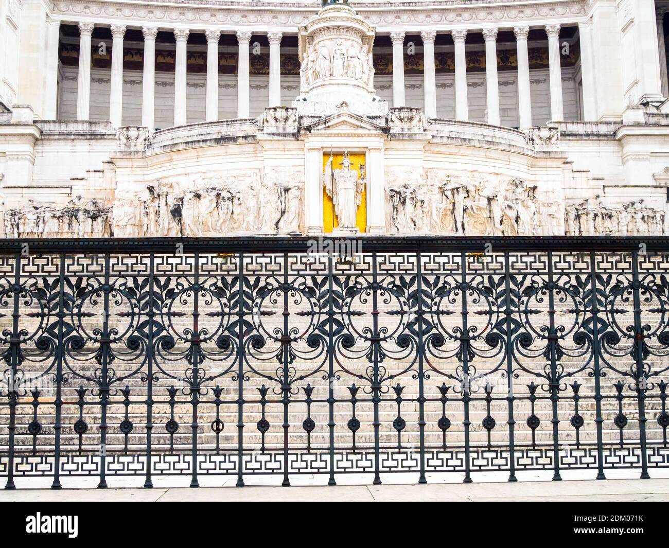 Das Viktor Emmanuel II Nationaldenkmal oder Vittoriano, ist das Vaterlandaltar Nationaldenkmal, das zu Ehren von Viktor Emmanuel II, dem ersten König eines Vereinigten Italien - Rom, Italien gebaut wurde. Stockfoto