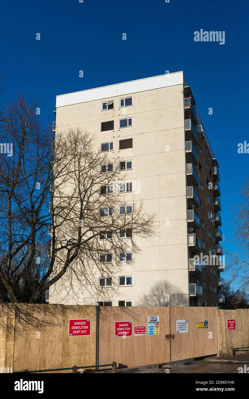 Wohnblöcke an der Shannon Road auf dem Primrose Hill Estate, Kings Norton, Birmingham, die abgerissen werden sollen Stockfoto