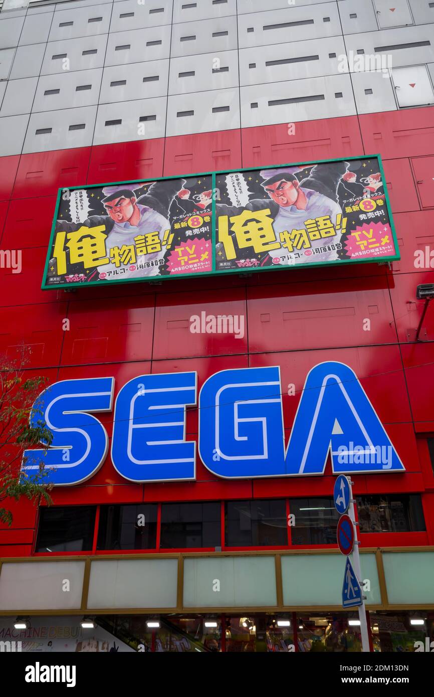 Tokio / Japan - 3. April 2015: SEGA GameCenter in Ikebukuro. Sega Corporation ist ein japanischer multinationaler Videospiel-Entwickler und -Herausgeber. Stockfoto