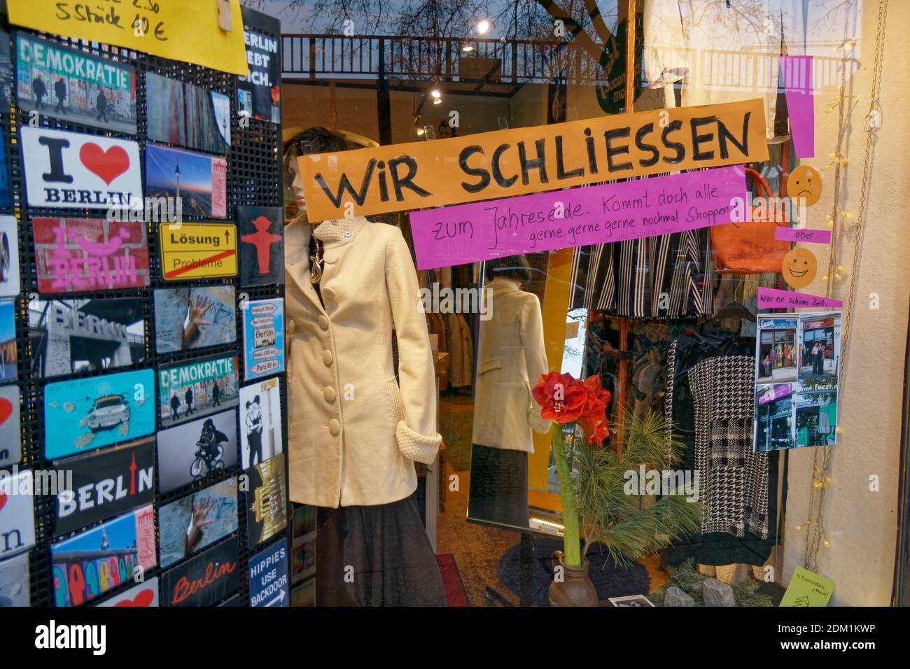 Fezzl Second Hand Laden am Schlesischen Tor in Kreuzberg. Chefaufgabenaufgabe wegen Convid-19, Berlin Stockfoto