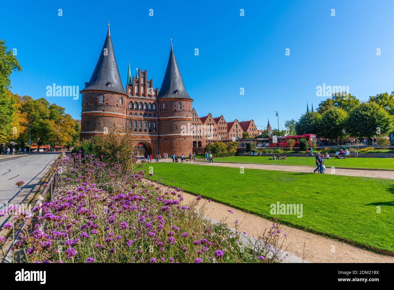 Lübecks beeindruckendes Stadttor von 1478 Holstentor oder Holstentor, mittelalterliche und Hansestadt Lübeck, Schleswig-Holstein, Norddeutschland, Europa.´s Stockfoto