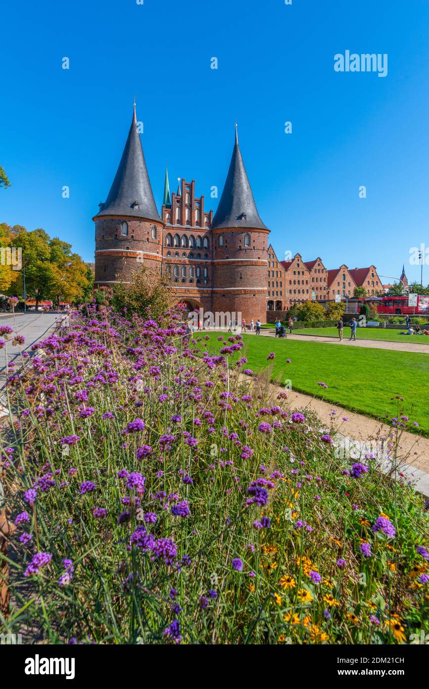 Lübecks beeindruckendes Stadttor von 1478 Holstentor oder Holstentor, mittelalterliche und Hansestadt Lübeck, Schleswig-Holstein, Norddeutschland, Europa.´s Stockfoto