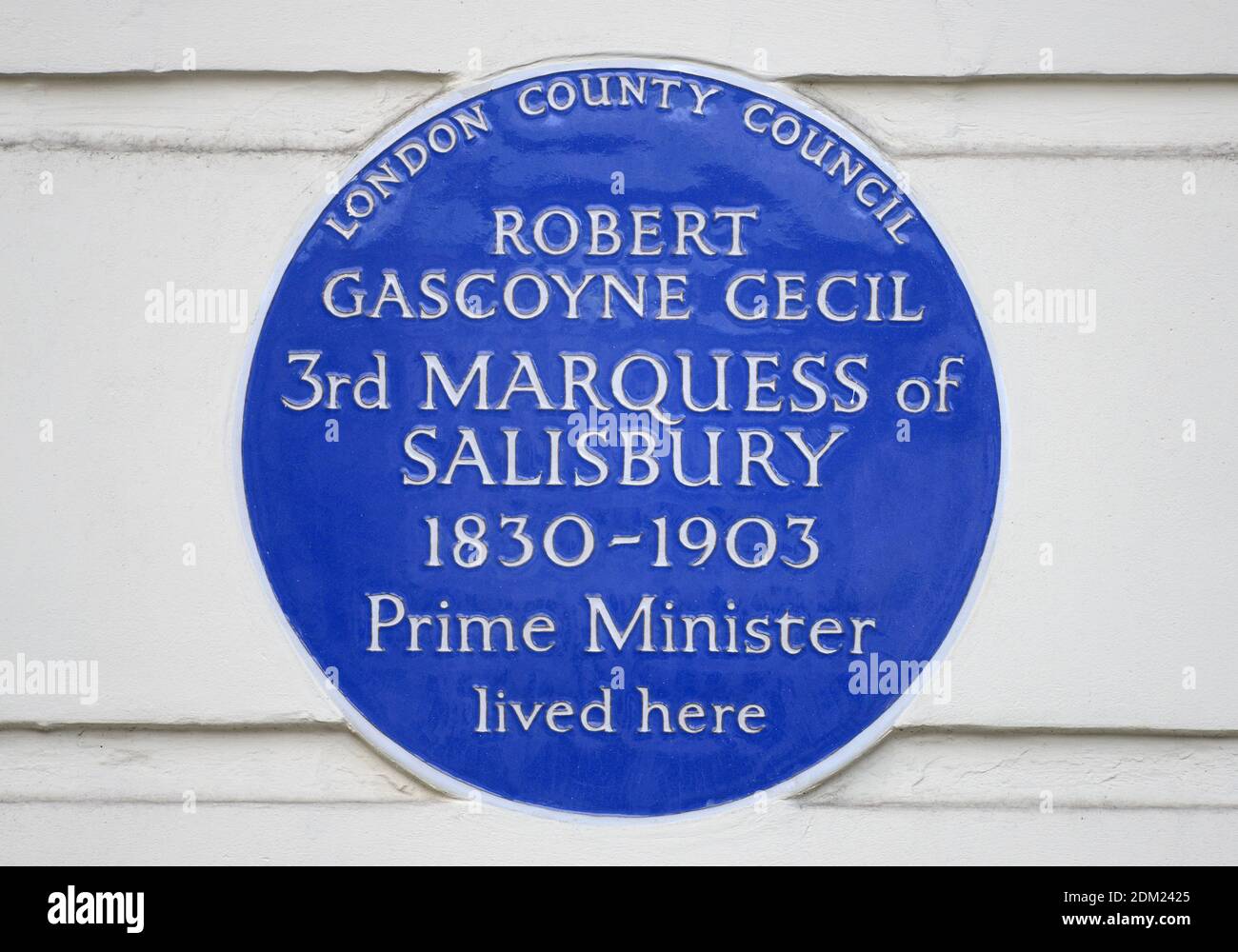 London, Großbritannien. Gedenktafel am Fitzroy Square 21: "Robert Gascoyne Cecil der dritte Marquess von Salisbury (1830-1903) Premierminister lebte hier." Stockfoto