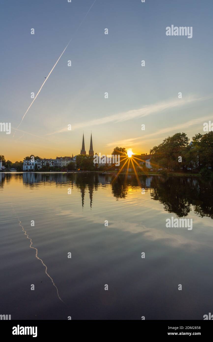 Krähenteich und Dom am späten Abend, Hansestadt Lübeck, Schleswig-Holstein, Norddeutschland, Europa Stockfoto